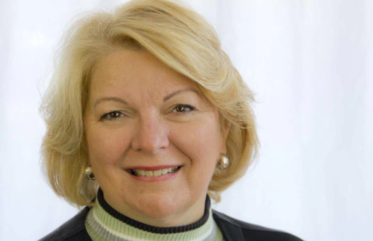 Γιατρός για τα εμβόλια: «Άλλαξαν τις συνθέσεις και σκοτώνουν σιγά-σιγά» – Την κατηγορούν για ΘΕΩΡΙΑ ΣΥΝΩΜΟΣΙΑΣ