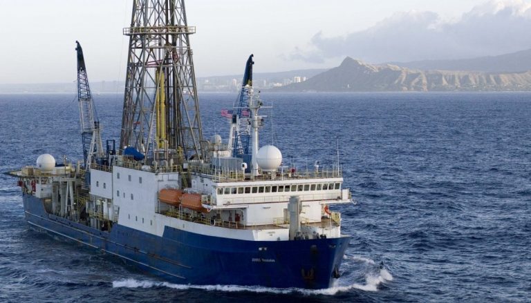 Σαντορίνη: Αμερικανικό ερευνητικό πλοίο ξεκινά τον Δεκέμβριο γεωτρήσεις γύρω από τα ηφαίστειά της