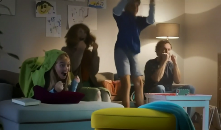 ΚΑΝΕΙΣ ΔΕΝ ΒΛΕΠΕΙ ΤΟΝ ΓΚΡΕΜΟ;;; Διαφήμιση ΣΟΚ προς όλους τους πολίτες