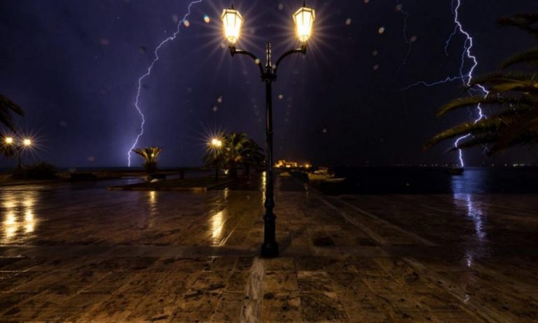 Κακοκαιρία Eva: Μέτωπο καταιγίδων μήκους 900 χλμ. πλησιάζει τη δυτική Ελλάδα