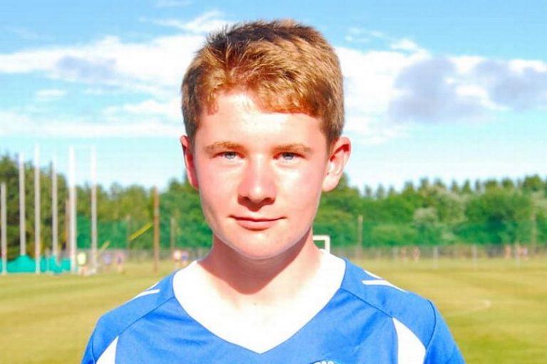 Πάει και ο 23χρονος ποδοσφαιριστής, Ρόι Μπάτλερ πέθανε ξαφνικά πέντε μέρες μετά την ένεση με τα πολλά οφέλη Covid 19