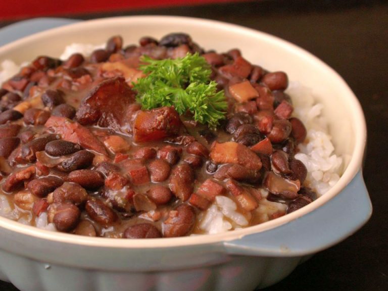ΣΥΝΤΑΓΕΣ ΤΟΥ ΚΟΣΜΟΥ. Feijoada Brazil
