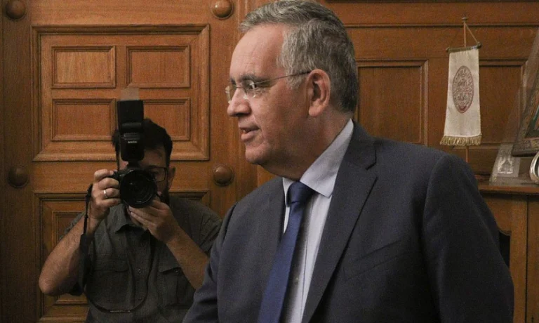 Ισίδωρος Ντογιάκος: Παρεμπόδισε κι άλλη φορά να γίνουν έρευνες για υποκλοπές… Και στις δύο περιπτώσεις εμπλέκεται ο γιος του ως εργαζόμενος σε αυτούς που θα ελέγχονταν