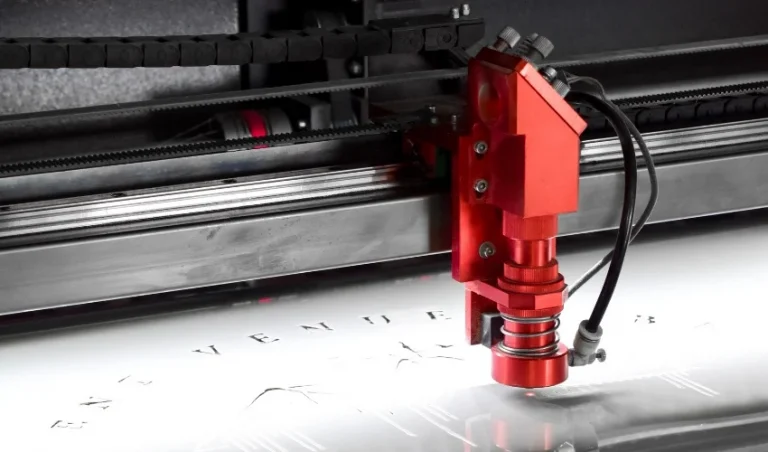 Ποια ειναι τα χαρακτηριστικά που πρέπει να έχει ένα επιτραπέζιο λέιζερ κοπής για μικρές επιφάνειες, θα το χρησιμοποιήσω για να κόβω cd..