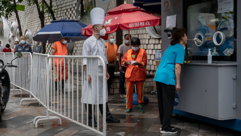 Κινεζικές πόλεις αντιμέτωπες με το πρώτο κύμα έξαρσης κορωνοϊού