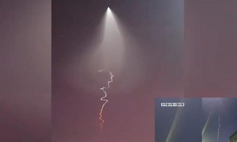 Νότια Κορέα: Ιπτάμενα αντικείμενα και λάμψεις αναστάτωσαν τη χώρα