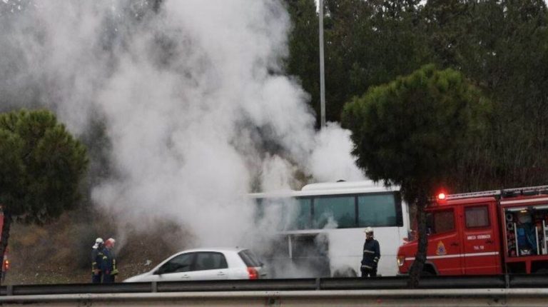 Θεσσαλονίκη: Φωτιά σε σχολικό λεωφορείο – Απομακρύνθηκαν τα παιδιά