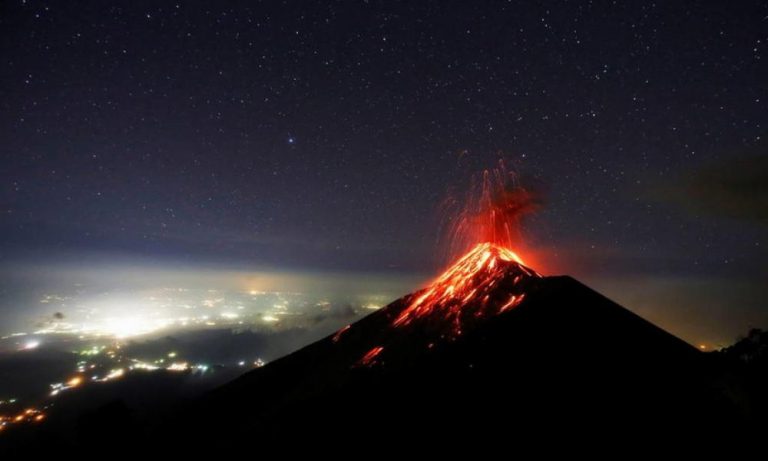 Σε νέα φάση έκρηξης το ηφαίστειο Φουέγο στη Γουατεμάλα