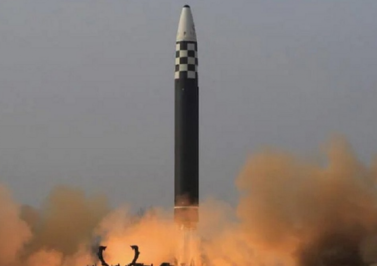 Η Βόρεια Κορέα εκτόξευσε δύο βαλλιστικούς πυραύλους «άγνωστου τύπου»