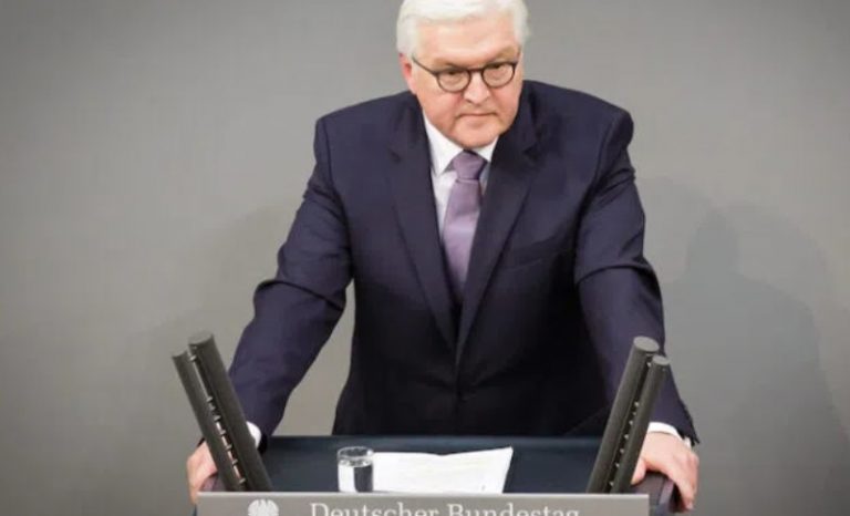 Βόμβα από την Γερμανική Κυβέρνηση: «Ανησυχητικός αριθμός εμβολιασμένων αναπτύσσει AIDS»