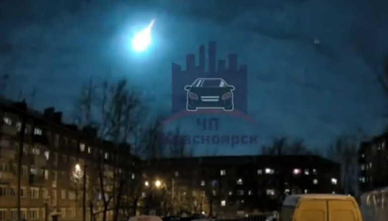 Νέο ΠΕΡΙΣΤΑΤΙΚΟ!!! Ρωσία: Αντικείμενο στον ουρανό έκανε την νύχτα μέρα, λένε είναι μετεωρίτης