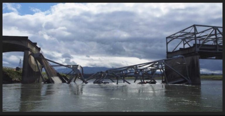 Καταρρέει η Αμερική εκ των έσω;