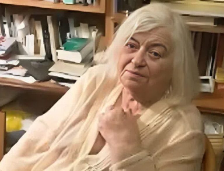 Διάσημη συνθέτρια που επέζησε από την Γερμανία του Χίτλερ, κρύβεται για να μην τη βάλουν σε ψυχιατρείο και της κάνουν με το ζόρι το εμβόλιο κατά του κόβιντ