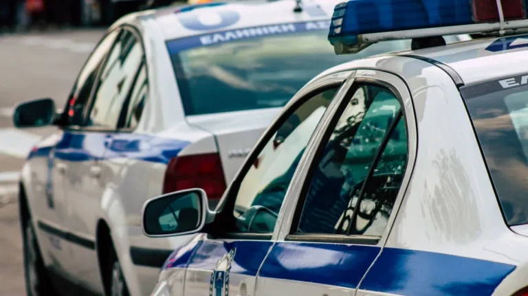 Βόλος: Θρίλερ με νεκρή γυναίκα – Βρέθηκε με τα εσώρουχα να κρατά μία τούφα τρίχες