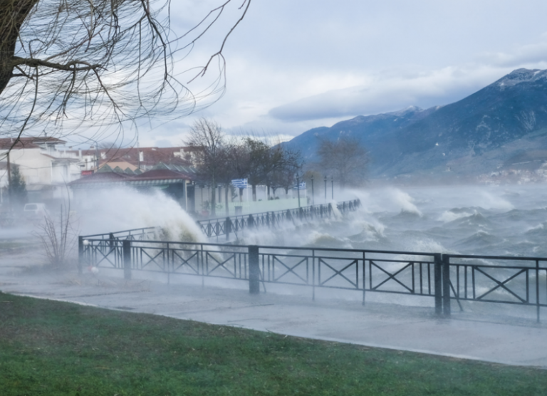 Ιωάννινα: Ανεμοστρόβιλος χτύπησε χωριά της Παραμυθιάς – Ζημιές και προβλήματα στην ηλεκτροδότηση