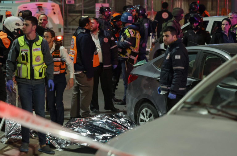 Ισραήλ: Επτά νεκροί από πυροβολισμούς σε συναγωγή της Ιερουσαλήμ – Τρομοκρατική ενέργεια «βλέπει» η αστυνομία