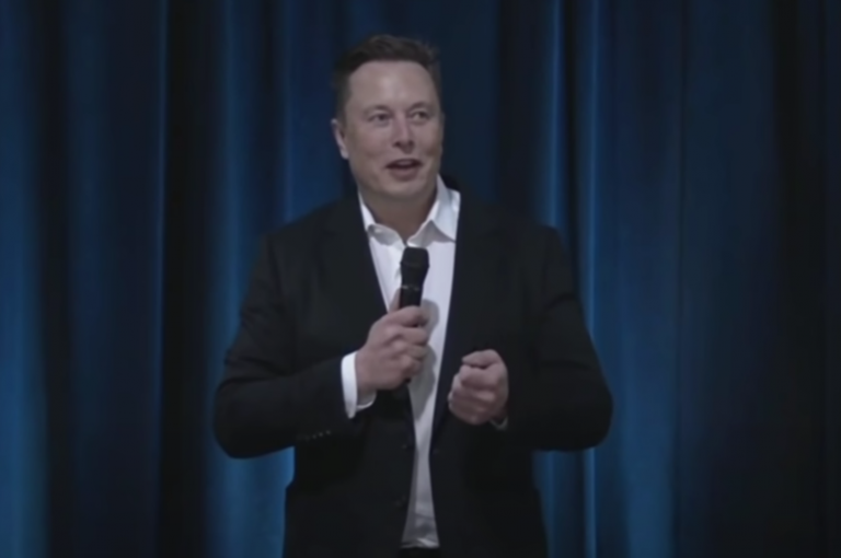 Elon Musk: Υπέφερα από σοβαρές ΠΑΡΕΝΕΡΓΕΙΕΣ μετά τον εμβολιασμό μου