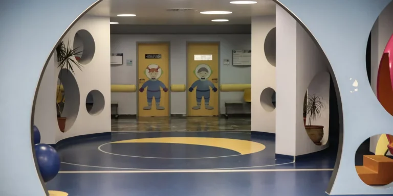 «Καμπανάκι» Μαζάνη: Πέντε αναπνευστικοί ιοί «χτυπούν» ταυτόχρονα τα παιδιά -Πότε κορυφώνεται το κύμα ιώσεων