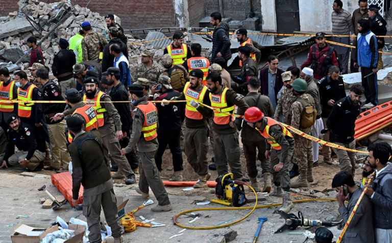 Πακιστάν: 33 νεκροί από την επίθεση σε τζαμί στην Πεσαβάρ