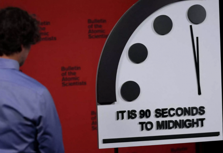 «Ρολόι της Αποκάλυψης»: Δείχνει 90 δευτερόλεπτα πριν από τα μεσάνυχτα