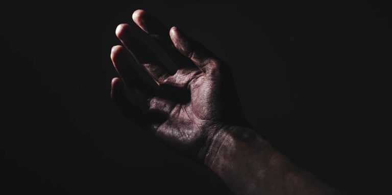 Τραγωδία στη Λάρισα: 37χρονος εντοπίστηκε νεκρός μέσα στο σπίτι του