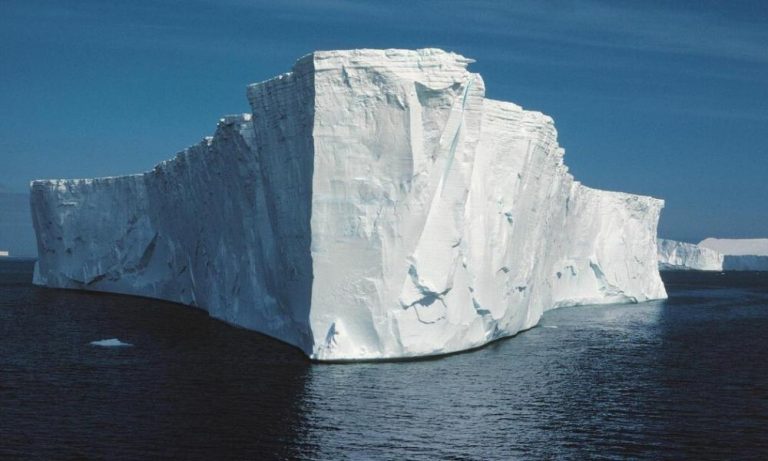 Κλιματική αλλαγή: Νέος συναγερμός! Παγόβουνο, 15 φορές η έκταση του Παρισιού, αποκολλήθηκε από την Ανταρκτική