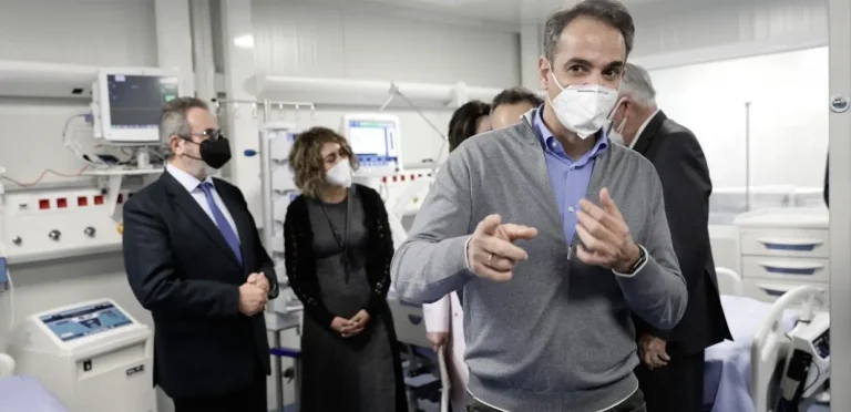 Εν ψυχρώ εκτέλεση από τον δολοφόνο των Ελλήνων Κυριάκο Μητσοτάκη! Διέλυσε τα νοσοκομεία αφήνει κόσμο να πεθαίνει στους διαδρόμους αβοήθητος