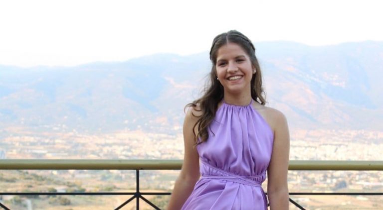 Βόλος: Ράγισαν καρδιές στο τελευταίο αντίο της 19χρονης – Την αποχαιρέτησαν ντυμένη νύφη