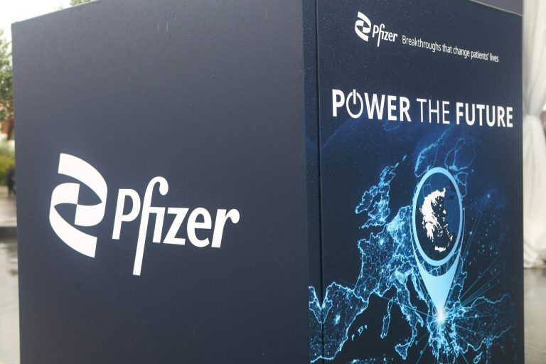 «Εγκεφαλικά, καρδιακές βλάβες – Η PFIZER γνώριζε, έγκλημα κατά της ανθρωπότητας» – Σοκαριστικά λόγια