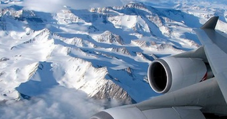 Επιβάτης πτήσης υπέστη ανακοπή πάνω από τον Βόρειο Πόλο – Σώθηκε καθώς στο αεροπλάνο… επέβαιναν 56 καρδιολόγοι