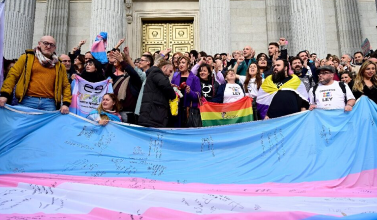 Η Βουλή της Ισπανίας πέρασε νόμο που προβλέπει την αλλαγή φύλου από 16 ετών με μια διοικητική δήλωση. Και υπό όρους θα το επιτρέπει ως και για παιδιά 12 ετών!