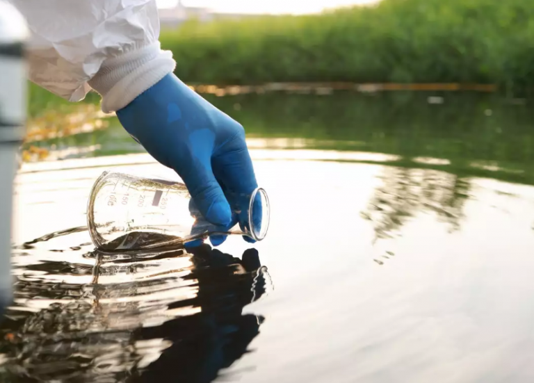 Επικίνδυνες χημικές ουσίες που συνδέονται με ασθένειες βρίσκονται στο νερό και το έδαφος της Ευρώπης