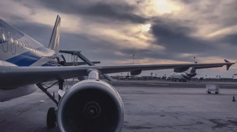 Ταϊλάνδη: Φωτιά σε κινητήρα ρωσικού Boeing με 321 επιβάτες – Τρόμος για τους επιβάτες