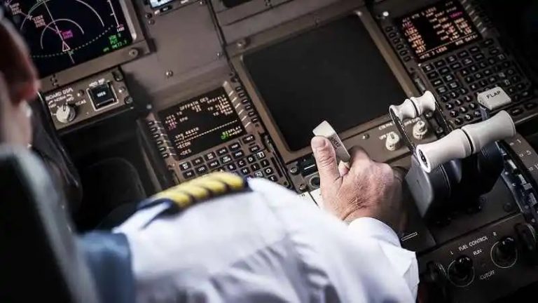 Η κατάσταση επιδεινώνεται: «Σχεδόν κάθε μέρα δέχομαι κλήσεις από πιλότους με καρδιακά προβλήματα»