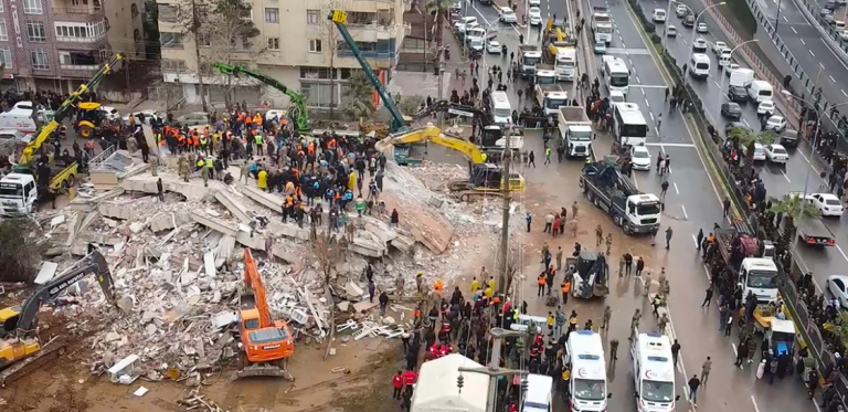 Σεισμός στην Τουρκία: Πόσο θα επηρεάσουν οι φονικές δονήσεις την Ελλάδα – Τι λένε οι σεισμολόγοι