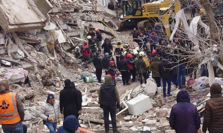 Σεισμός στην Τουρκία: Επιδημίες και μολύνσεις απειλούν τις πληγείσες περιοχές