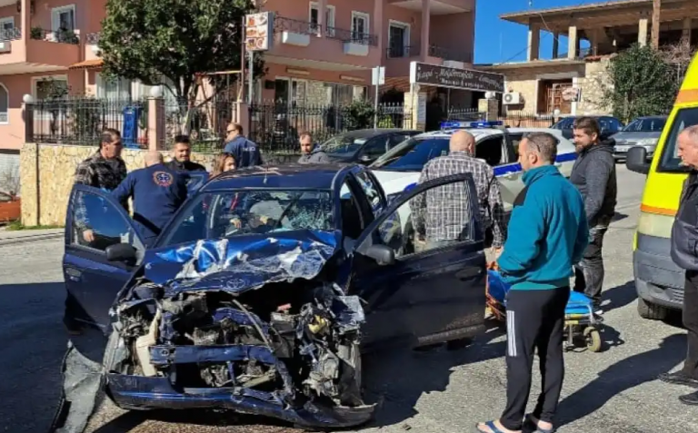 Θανατηφόρο τροχαίο στην Παραμυθιά – Ηλικιωμένος έπαθε καρδιακό την ώρα που οδηγούσε και συγκρούστηκε με φορτηγό