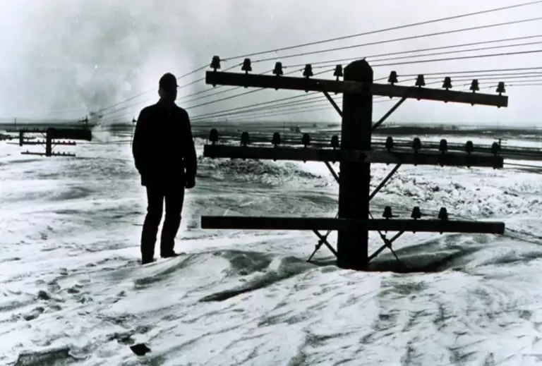 13 ιστορικά γεγονότα τόσο απίθανα που λες δεν μπορεί να είναι αληθινά – Από τα βαμπίρ της CIA μέχρι τα 8 μέτρα χιόνι στο Ιράν