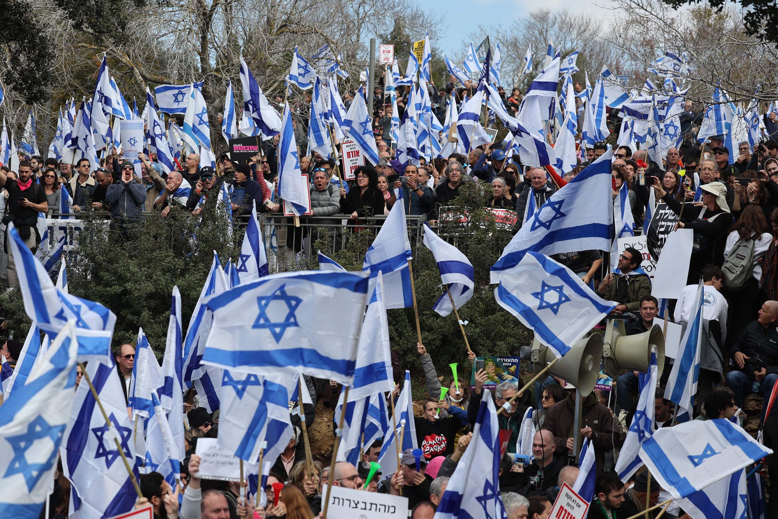 Вести израиля на русском языке. Протесты в Израиле 2023. Митинги в Израиле. Израильский флаг. Культура Израиля.