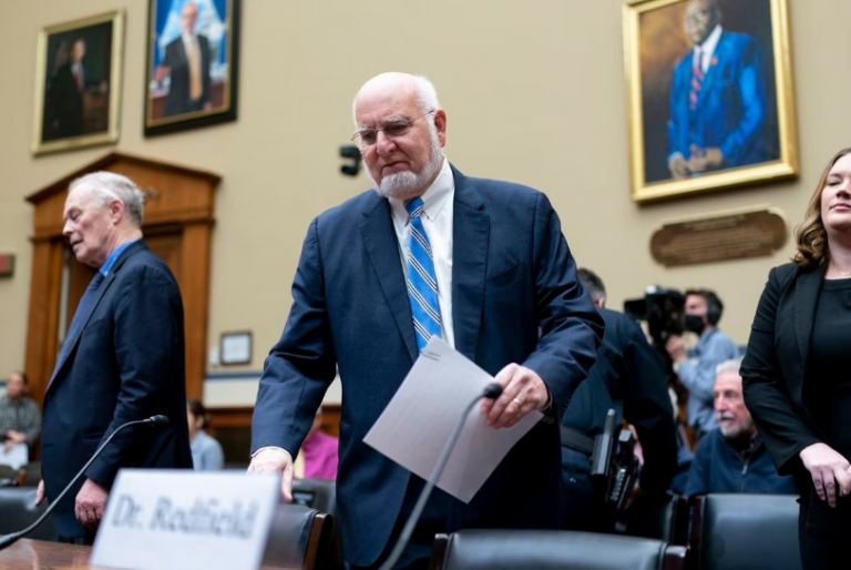 Dr. Robert Redfield> Ο πρώην διευθυντής του CDC ζητά την απόσυρση των mRNA εμβολίων κατά της COVID