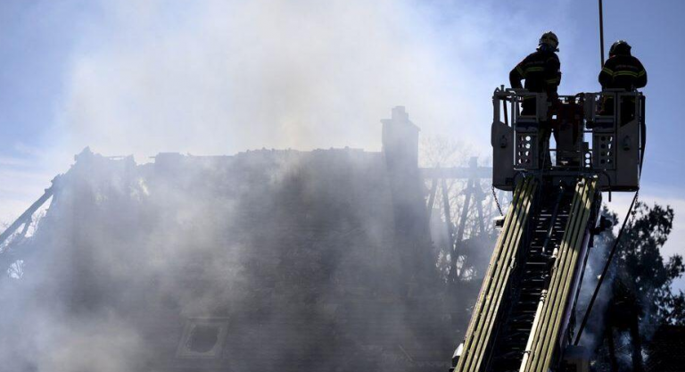 Ελβετία: Πέντε μέλη οικογένειας βρέθηκαν νεκρά από σφαίρα μέσα στο καμένο σπίτι τους