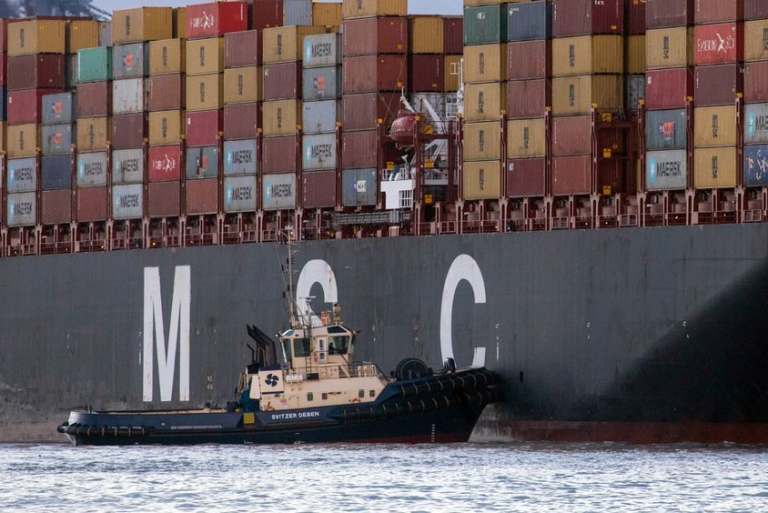 Σουέζ: Ακυβέρνητο έμεινε πλοίο μεταφοράς εμπορευματοκιβωτίων