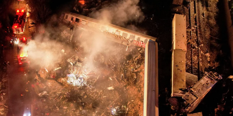 Απίστευτη μαρτυρία επιζώντα του εγκλήματος των Τεμπών: Άλλο ήταν το τρένο της εμπορικής αμαξοστοιχίας που μας χτύπησε και άλλο παρουσίασαν!