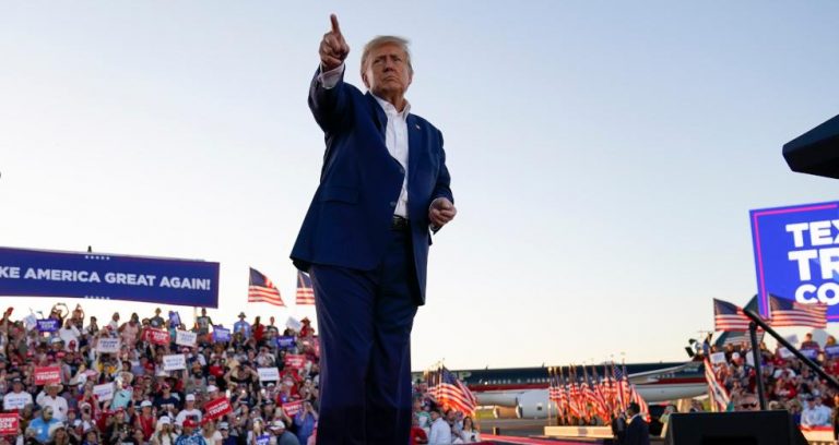 Ν.Τραμπ από Τέξας: «Μανιακοί ριζοσπάστες αριστεροί θέλουν να μας σταματήσουν – Το 2024 είναι η τελική μάχη για ένα ελεύθερο έθνος»