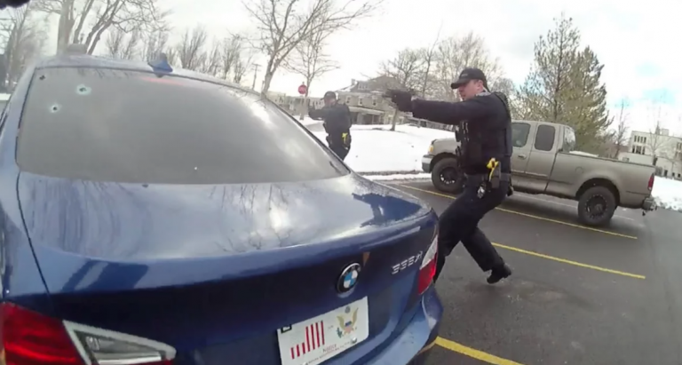 ΗΠΑ: Αστυνομικοί γάζωσαν νεαρό σε έναν τυπικό έλεγχο -Φώναξε «όπλο!» και άρχισαν να πυροβολούν