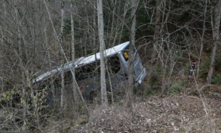Λεωφορείο γεμάτο παιδιά έπεσε σε χαράδρα στη Γαλλία: 16 τραυματίες, δύο σε σοβαρή κατάσταση