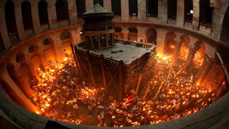 Το Άγιο Φως και οι εγκάθετοι της μεταπατερικής Θολολογίας…