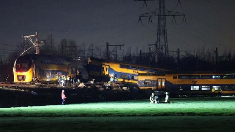 Εκτροχιασμός τρένου στην Ολλανδία – Ένας νεκρός, τριάντα τραυματίες