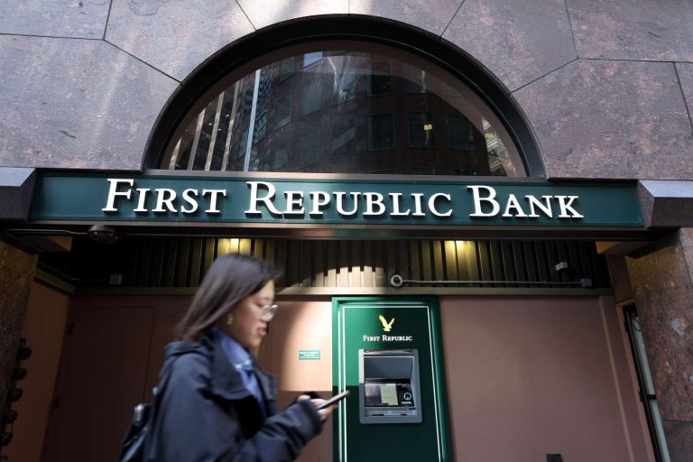 «Σκάει κανόνι» και στην First Republic Bank: Η τρίτη υπό κατάρρευση αμερικανική τράπεζα μετά τις SVB και Signature Bank