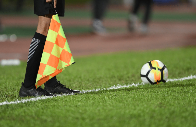 Διαιτητής ποδοσφαίρου: Έμεινα ανάπηρος από το εμβόλιο!